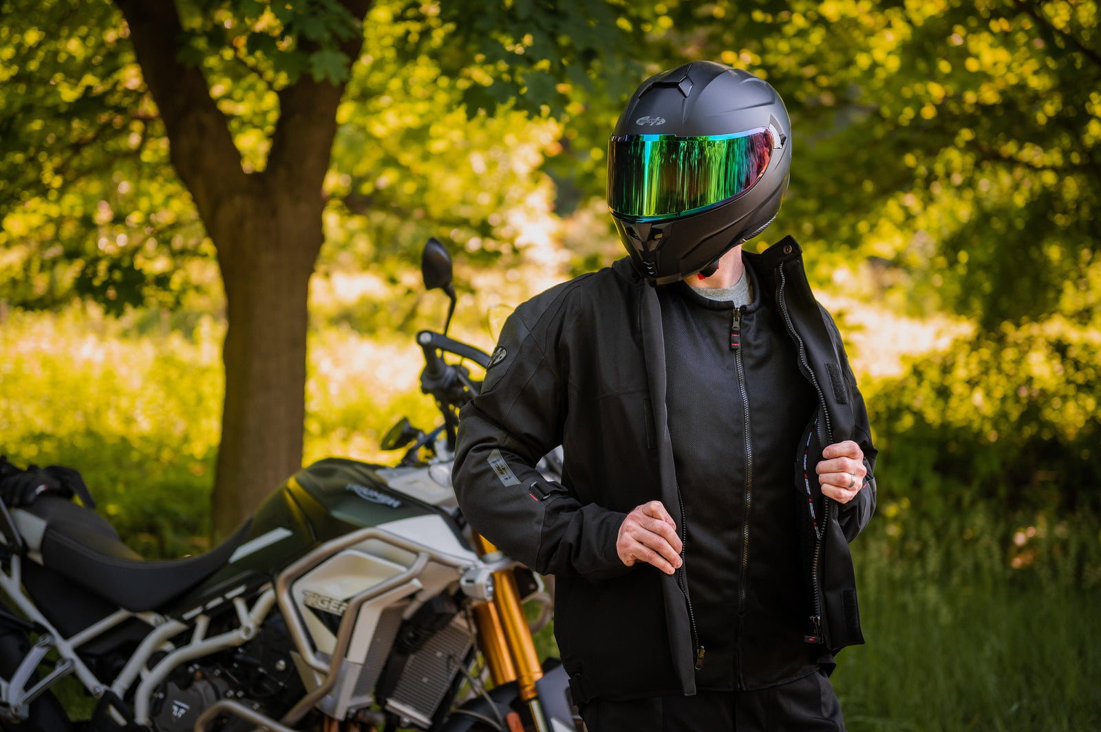 5 Features Every Canadian Rider Should Look For In A Motorcycle Jacket